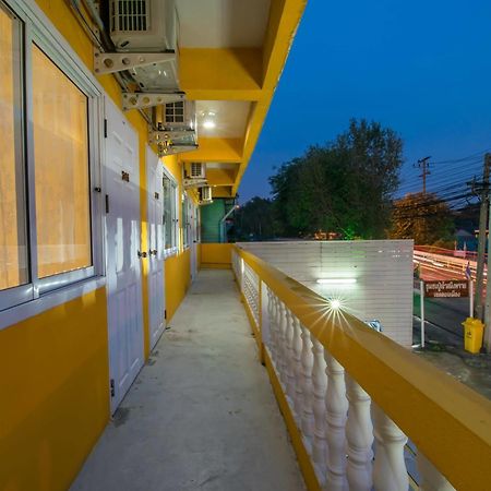 Take A Rest Donmuang Residence Bangkok Exteriör bild
